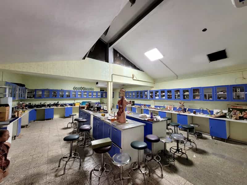 عکس دبیرستان دوره اول دخترانه مشکات شاهد در دروس تهران