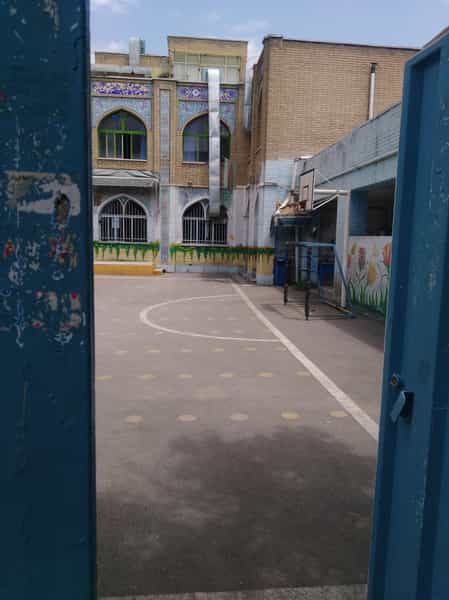 عکس دبستان پسرانه شهید ایوب حسن زاده در یاخچی آباد تهران