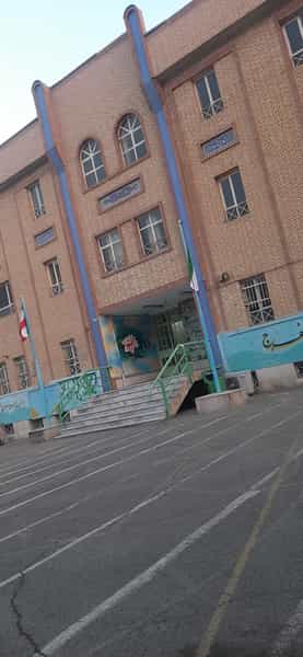 عکس دبیرستان دخترانه حاج حسین بنویدی در اقدسیه تهران