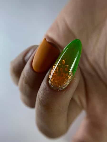 عکس خدمات ناخن آزاده ریاضی در انقلاب تهران