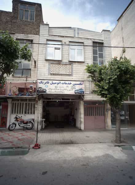 عکس تکنسین خدمات اتومبیل فابریک در مشیریه تهران