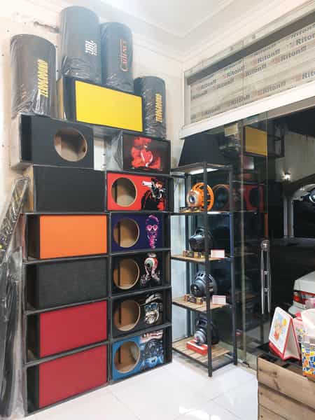 عکس فروشگاه سیستم صوتی کارآدیوگرل در شهید رجایی تهران