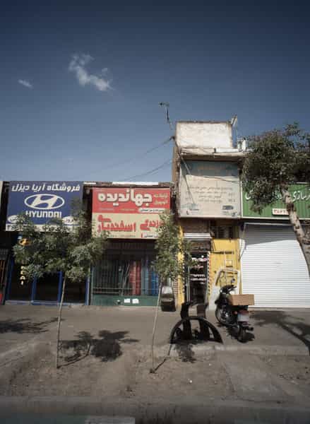 عکس دوزندگی اسفندیاری در مسعودیه 