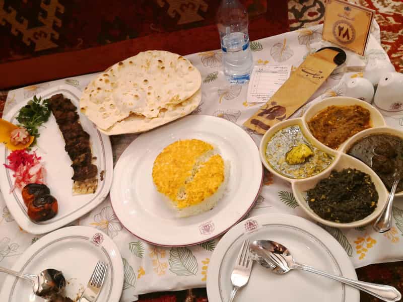 عکس رستوران سنتی مهتاب در مطهری لاهیجان
