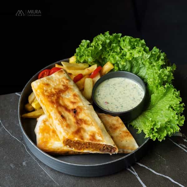 عکس کافه رستوران میورا در مطهری لاهیجان