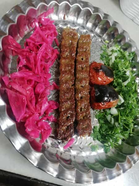 عکس آشپزخانه دوقلو در باغ اکوبیولوژی نوشهر