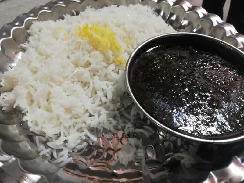 عکس آشپزخانه دوقلو در باغ اکوبیولوژی نوشهر