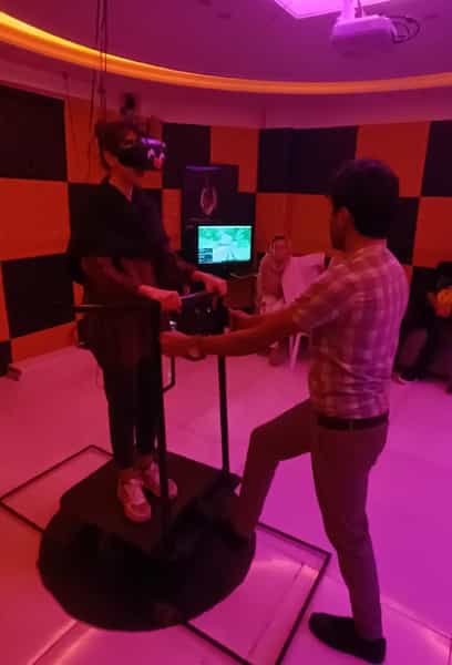 عکس کافه دلفین.واقعیت مجازی (VR) در ولیعصر یزد