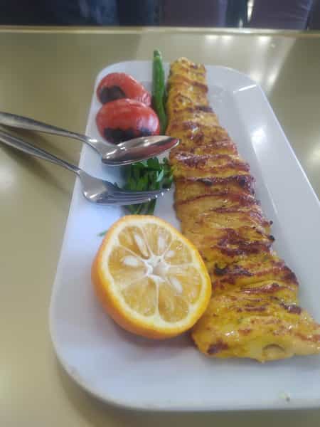 عکس کبابی تاج محل در عارف قزوین