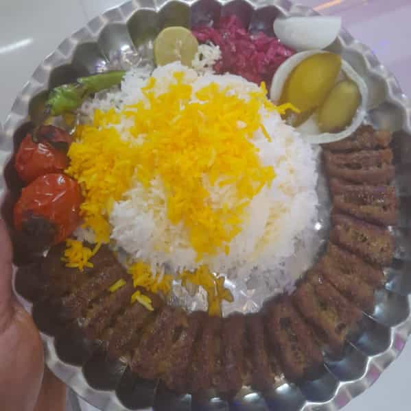 عکس کباب سرای دوستی در بنیاد قم
