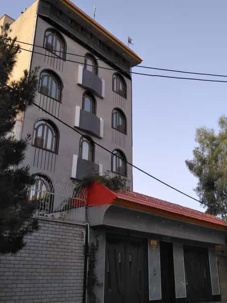 عکس کارشناس مامایی شوشتری در زنبیل آباد قم