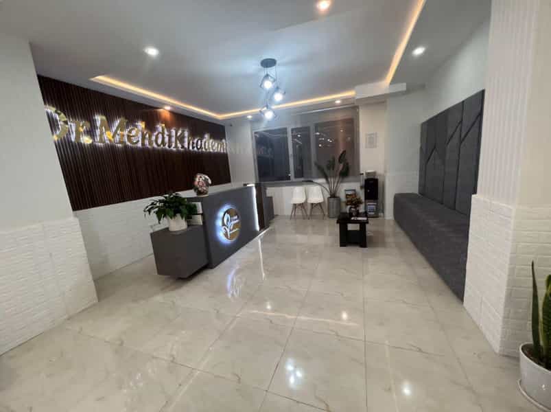 عکس دکتر مهدی خادمی | پوست، مو و زیبایی در بهداری خرم‌آباد