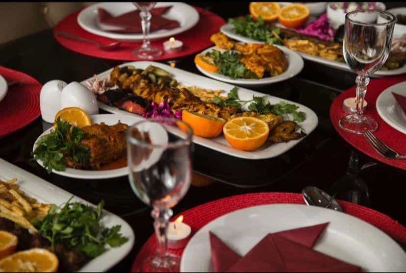 عکس باغ رستوران عطر سیب همدان