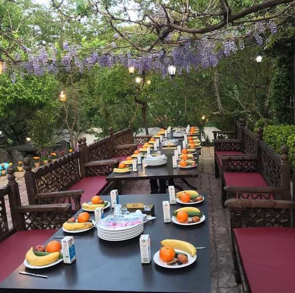 عکس باغ رستوران عطر سیب همدان