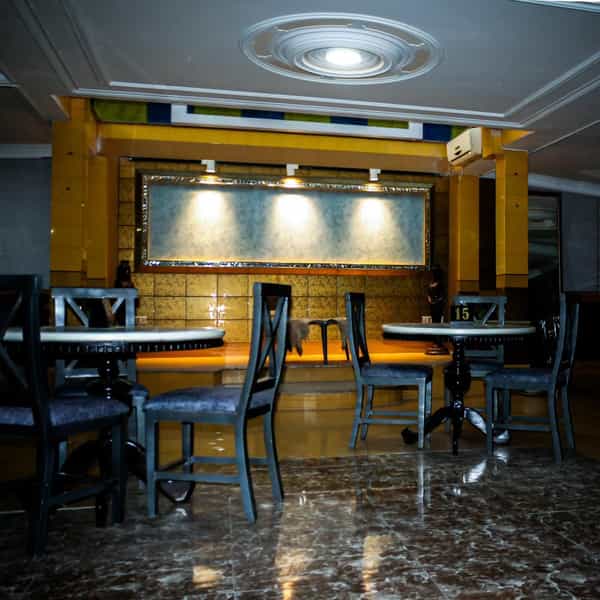 عکس سفره خانه‌سنتی‌الماس‌شهر در دروازه رشت زنجان