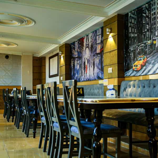 عکس سفره خانه‌سنتی‌الماس‌شهر در دروازه رشت زنجان