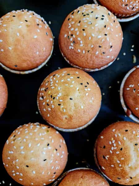 عکس نان و شیرینی هم نان در بوعلی سینا همدان