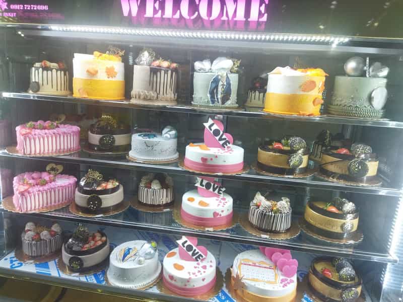 عکس شیرینی فروشی ماه بانو قدس