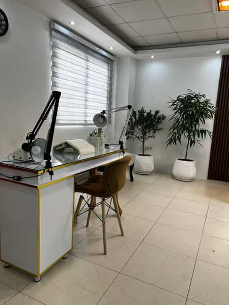 عکس سالن تخصصی ناخن اکلیل در فاز ۱ اندیشه شهریار