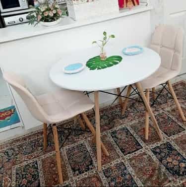 عکس میز و صندلی خوش نشین در سیابان تبریز