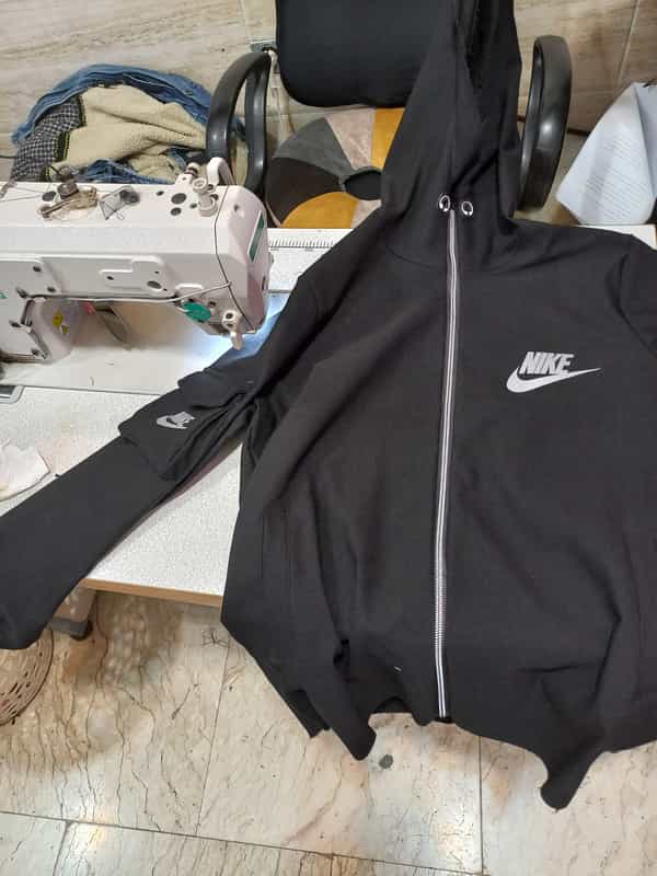 عکس کارگاه تولیدی مانتو زنانه ی دینا در فاز ۱ اندیشه شهریار