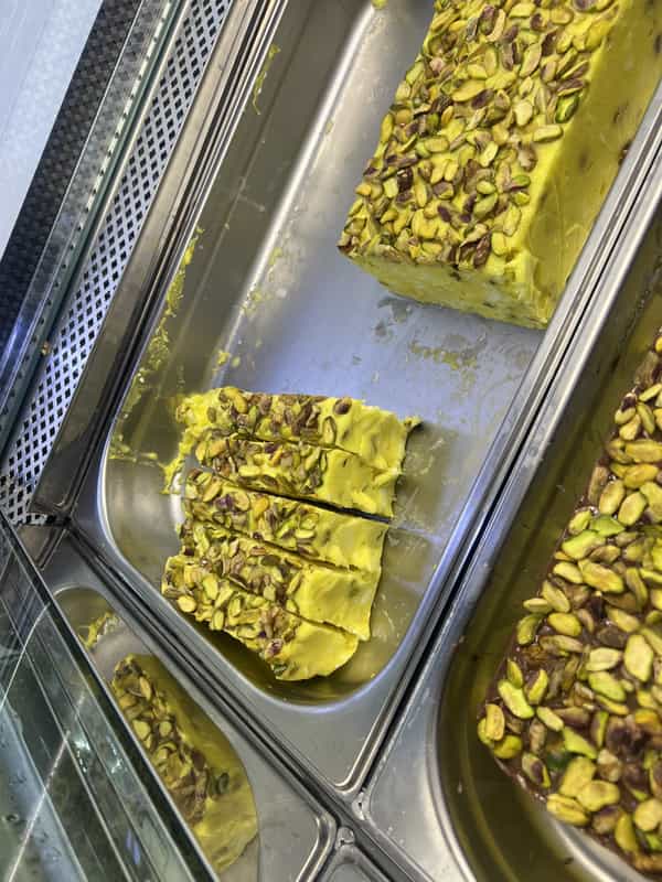 عکس بستنی گاومیش در گلشهر بندرعباس