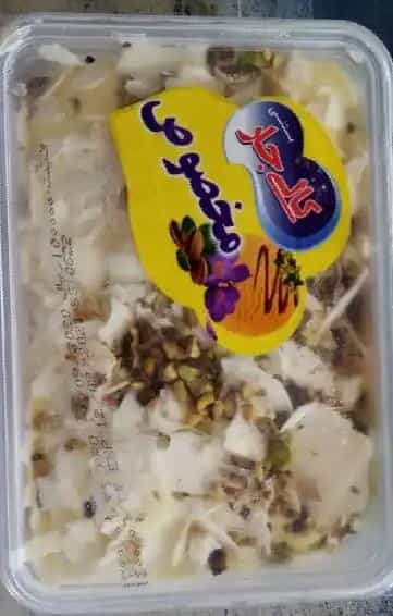 عکس پخش بستنی سنتی در خیام زنجان