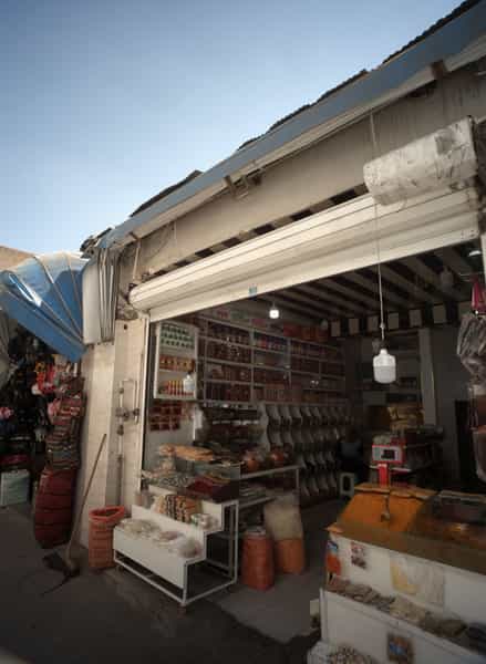 عکس فروشگاه خشکبار در پایین خیابان مشهد