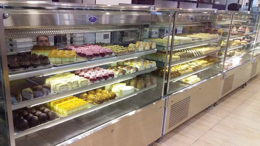 عکس شیرینی و خشکبار نیما در مهرویلا کرج