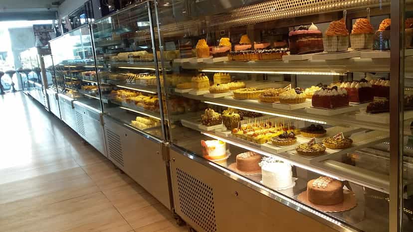 عکس شیرینی و خشکبار نیما در مهرویلا کرج