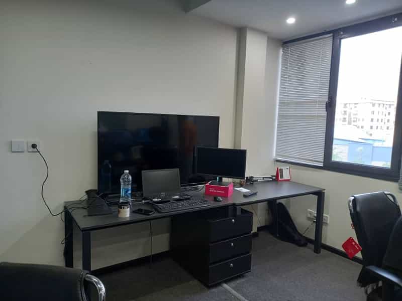 عکس کارگاه کابینت سازی اقای چوب در اندیشه