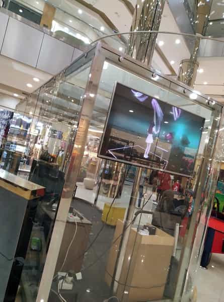 عکس مرکز خرید آرمان در پایین خیابان مشهد