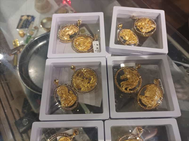 عکس زرآران طلا در بازار اصفهان