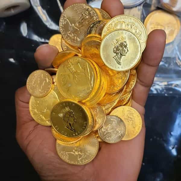 عکس زرآران طلا در بازار اصفهان