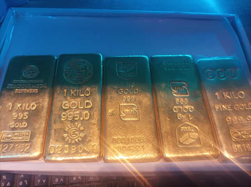 عکس زرآران طلا در بازار اصفهان