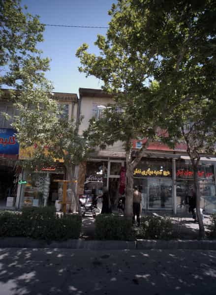 عکس پارچه رضا همتان در عامل مشهد