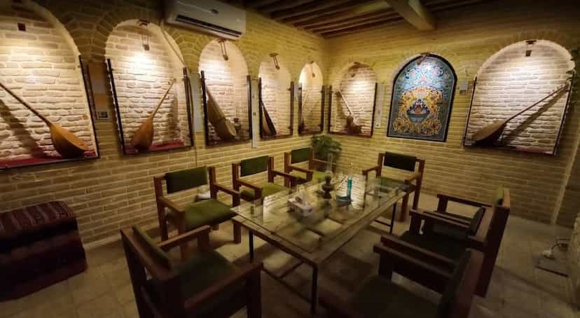 عکس کافه موزه موسیقی دلشدگان در سنگ سیاه شیراز