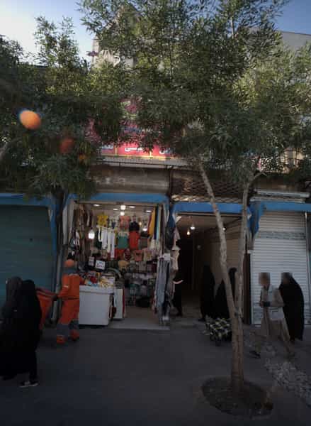 عکس عینک فروشی در پایین خیابان مشهد