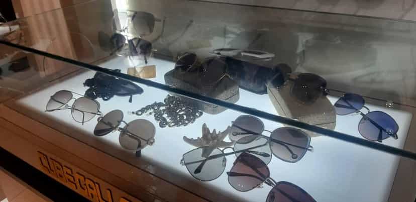 عکس عینک مکعب در رجائی شهر کرج