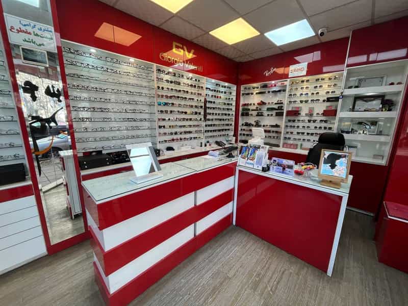 عکس عینک ری بن در رجائی شهر کرج