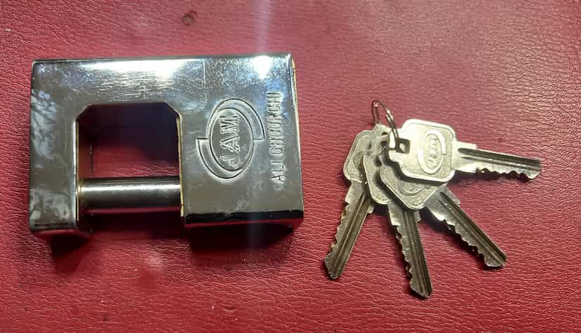 عکس قفل سازی کلید سازی ریموت در نیرو هوایی مشهد