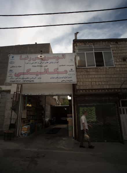 عکس مکانیکی در آب و برق مشهد