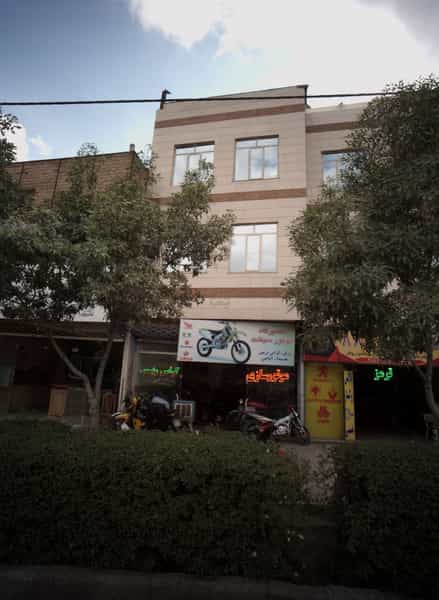 عکس تعمیرگاه موتور سیکلت در فدک مشهد