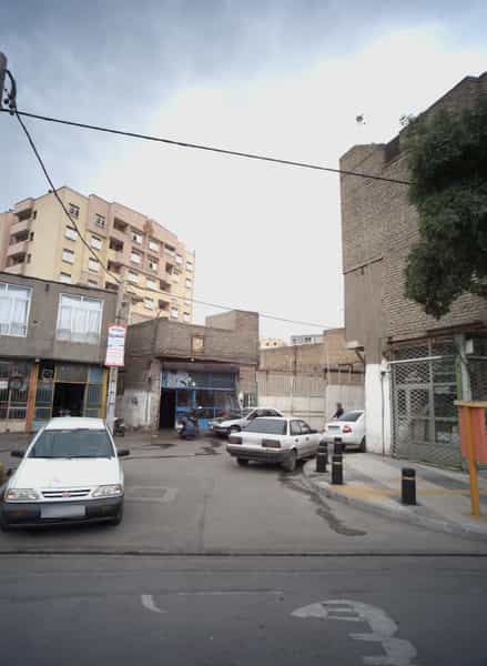 عکس تعمیرگاه اتومبیل و موتورسیکلت در پایین خیابان مشهد