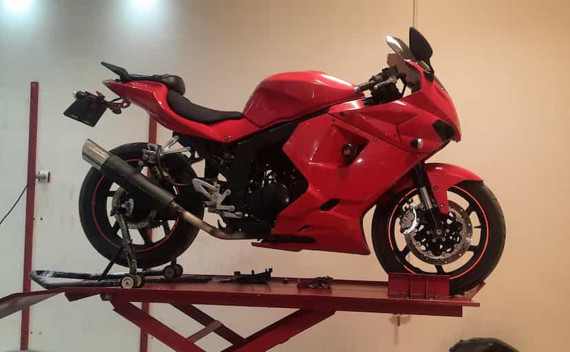 عکس تعمیرگاه موتور سیکلت top speed در بیست و چهار متری اصفهان