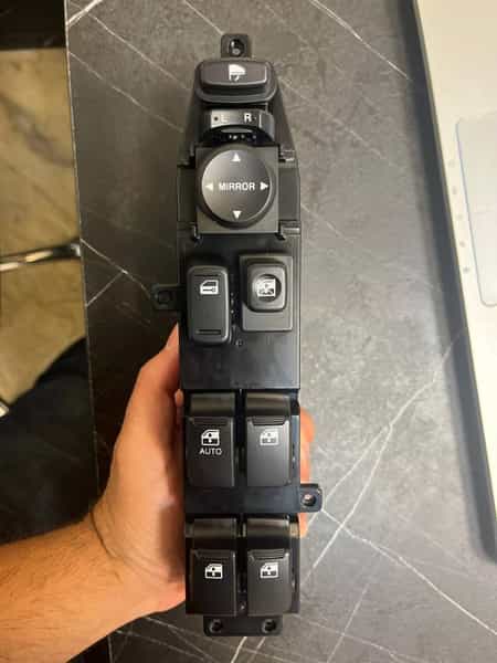 عکس تعمیرگاه هیوندا و کیا خورشیدی در محمدیه شیراز