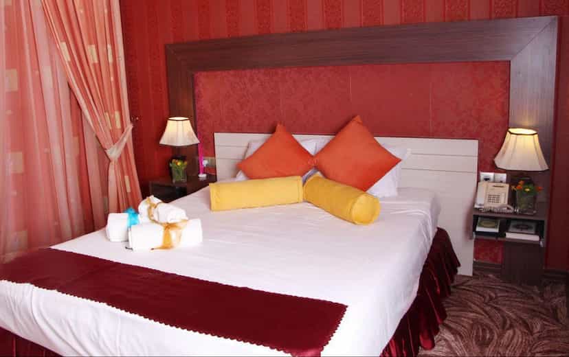 عکس هتل دیپلمات در راه آهن مشهد