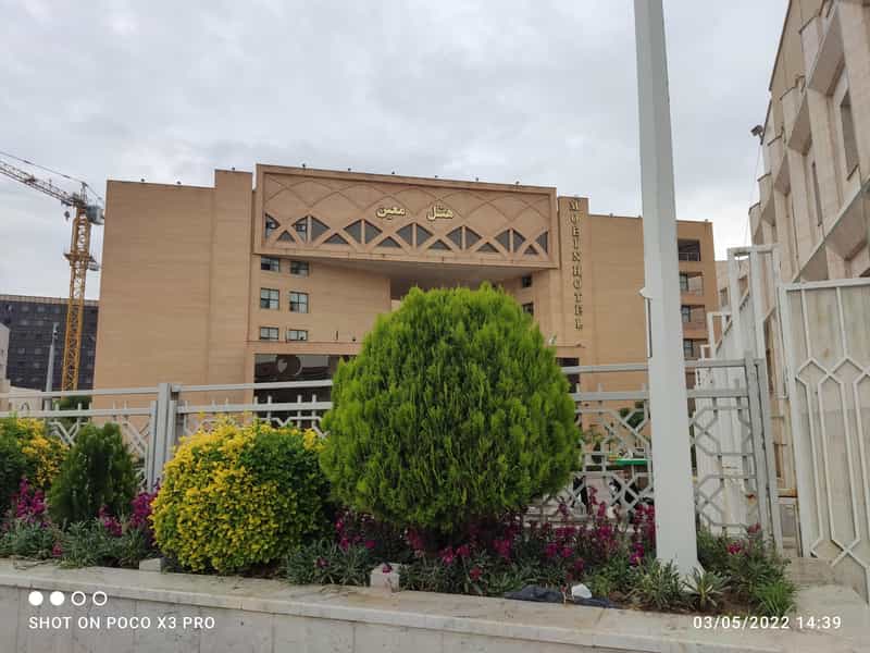 عکس هتل معین (پردیس فراجا) در پایین خیابان مشهد