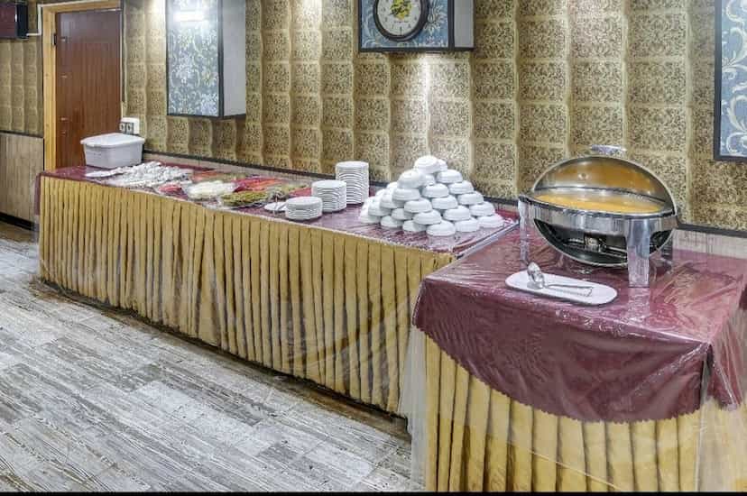 عکس هتل جوادیه در پایین خیابان مشهد