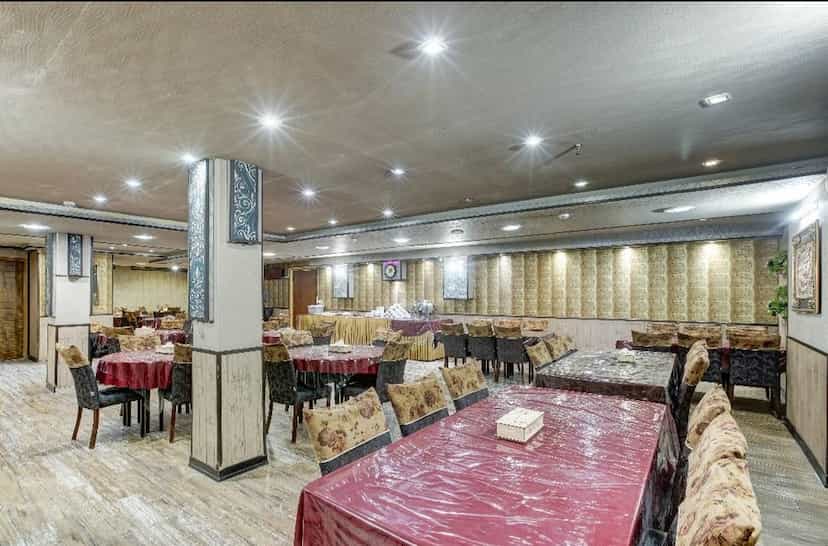 عکس هتل جوادیه در پایین خیابان مشهد